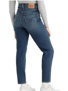NWT Levi's High Waisted Mom
Jeans Mid Wash Blue 28x29